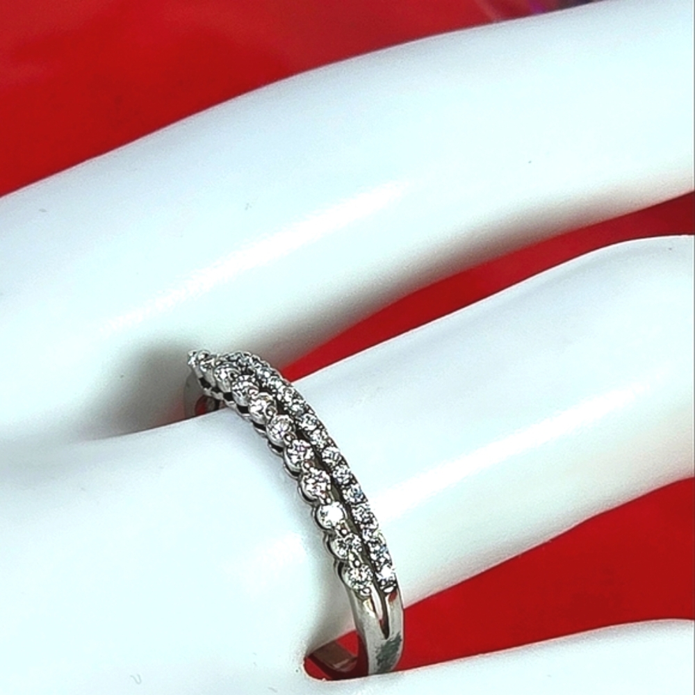 925 Sterling Silver ring with Moissanite Gemstone